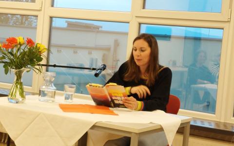 Ulrike Haidacher liest aus ihrem Buch